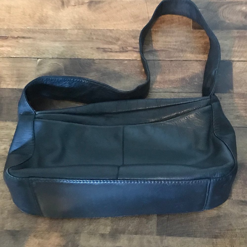 Elegant Black Leather Shoulder Bag